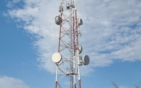 Tower with one of our Siklu 80Ghz Pt-Pt Backhaul Radio pair